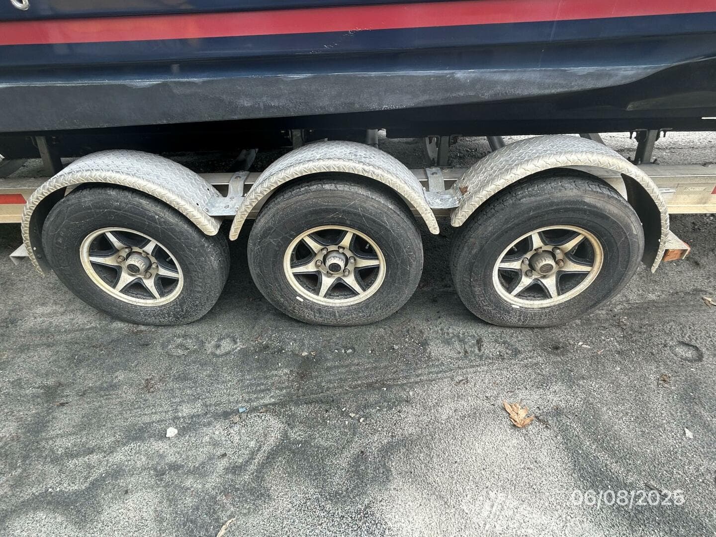 28' Cutwater trailer right wheels