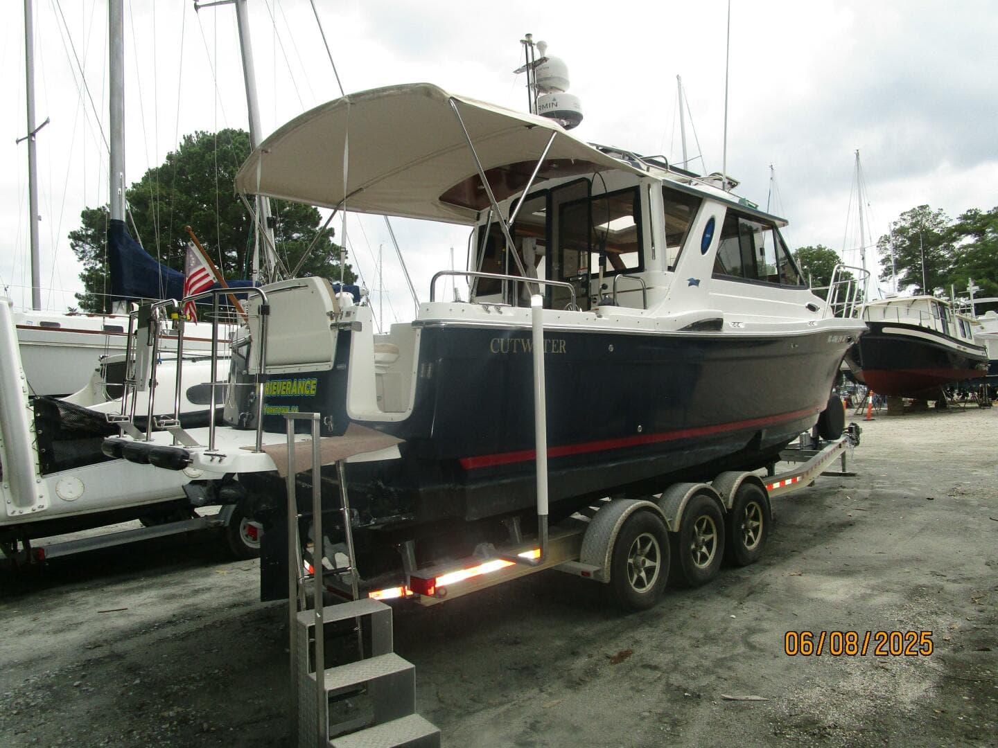 28' Cutwater starboard aft profile