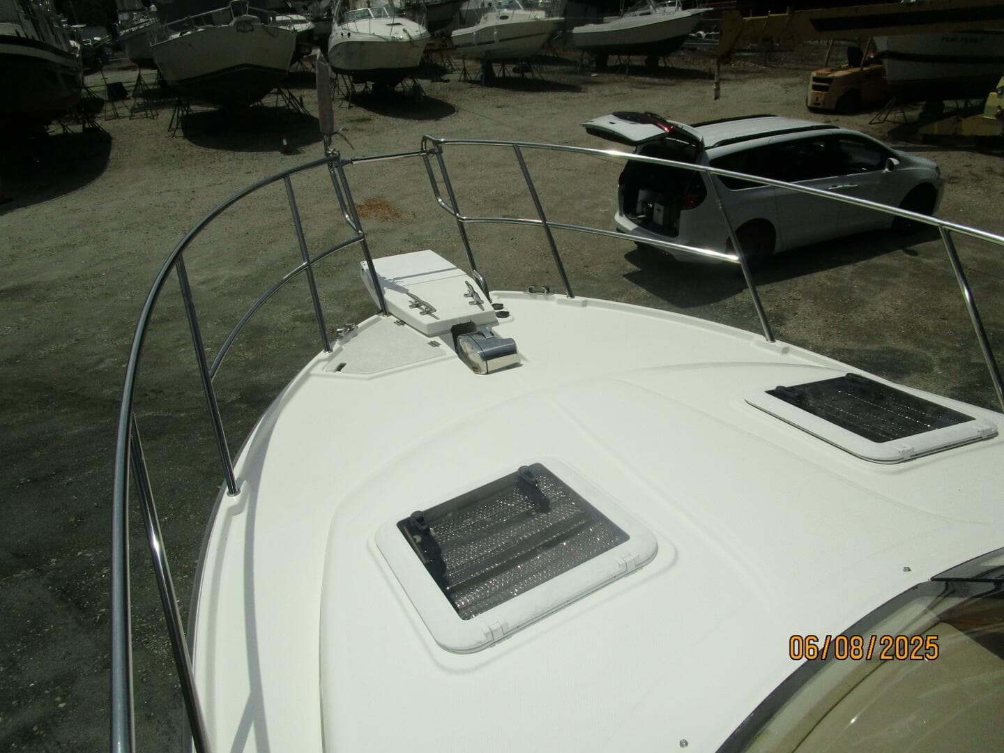 28' Cutwater foredeck1