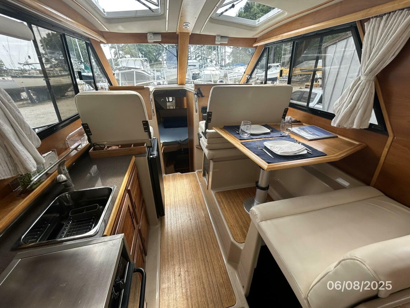 28' Cutwater salon forward
