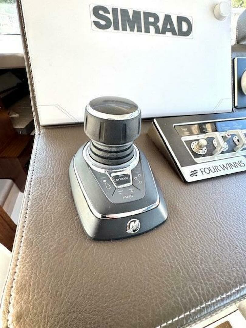 2020 Four Winns Vista 355 Coupe OB