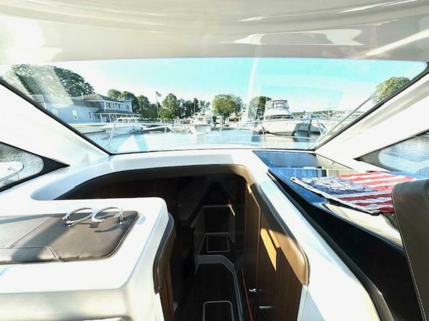 2020 Four Winns Vista 355 Coupe OB