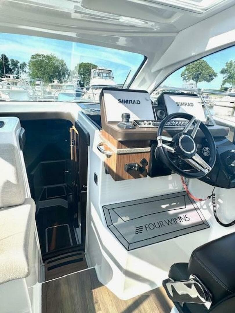 2020 Four Winns Vista 355 Coupe OB