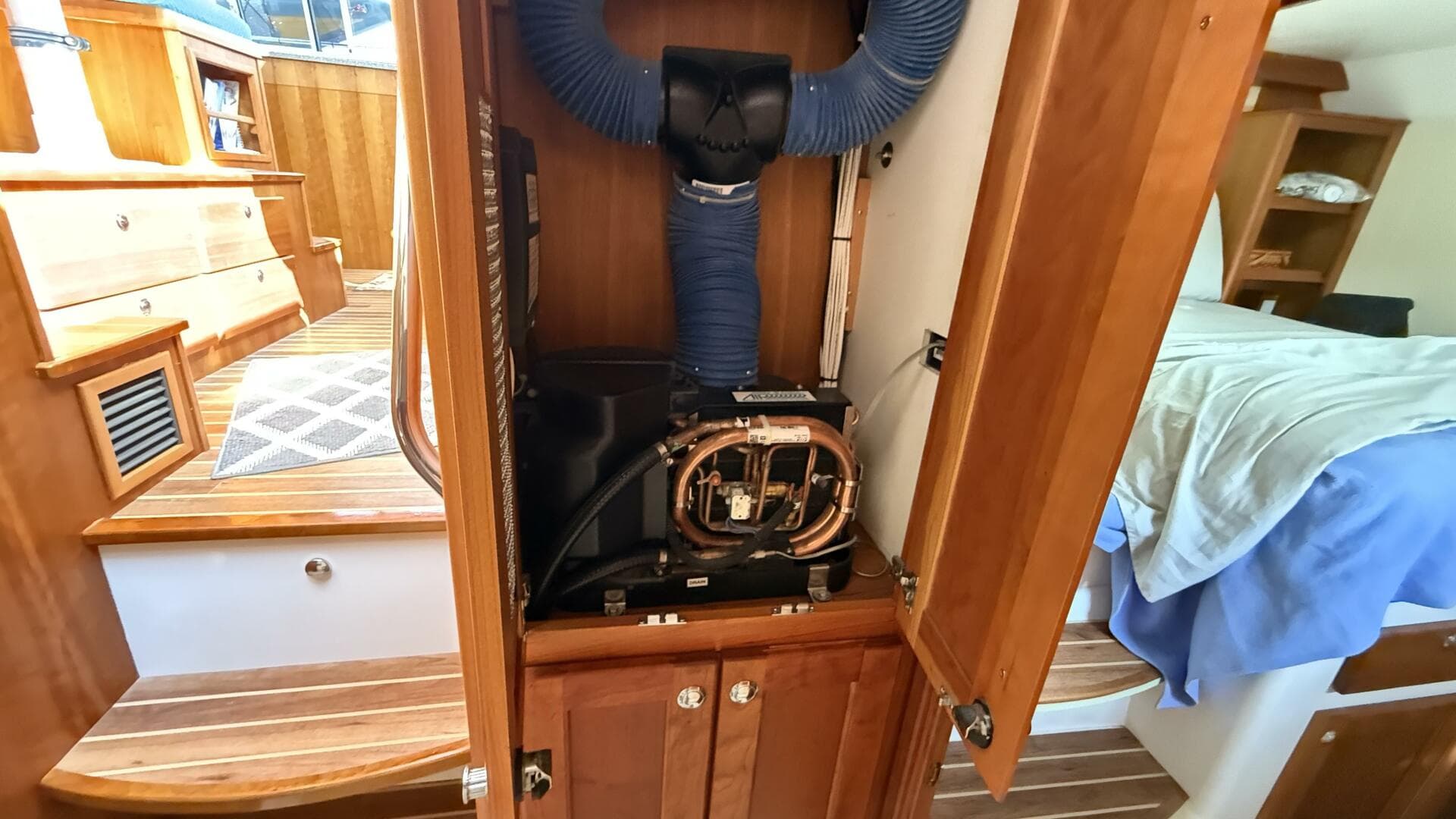 2014 Maine Cat P44