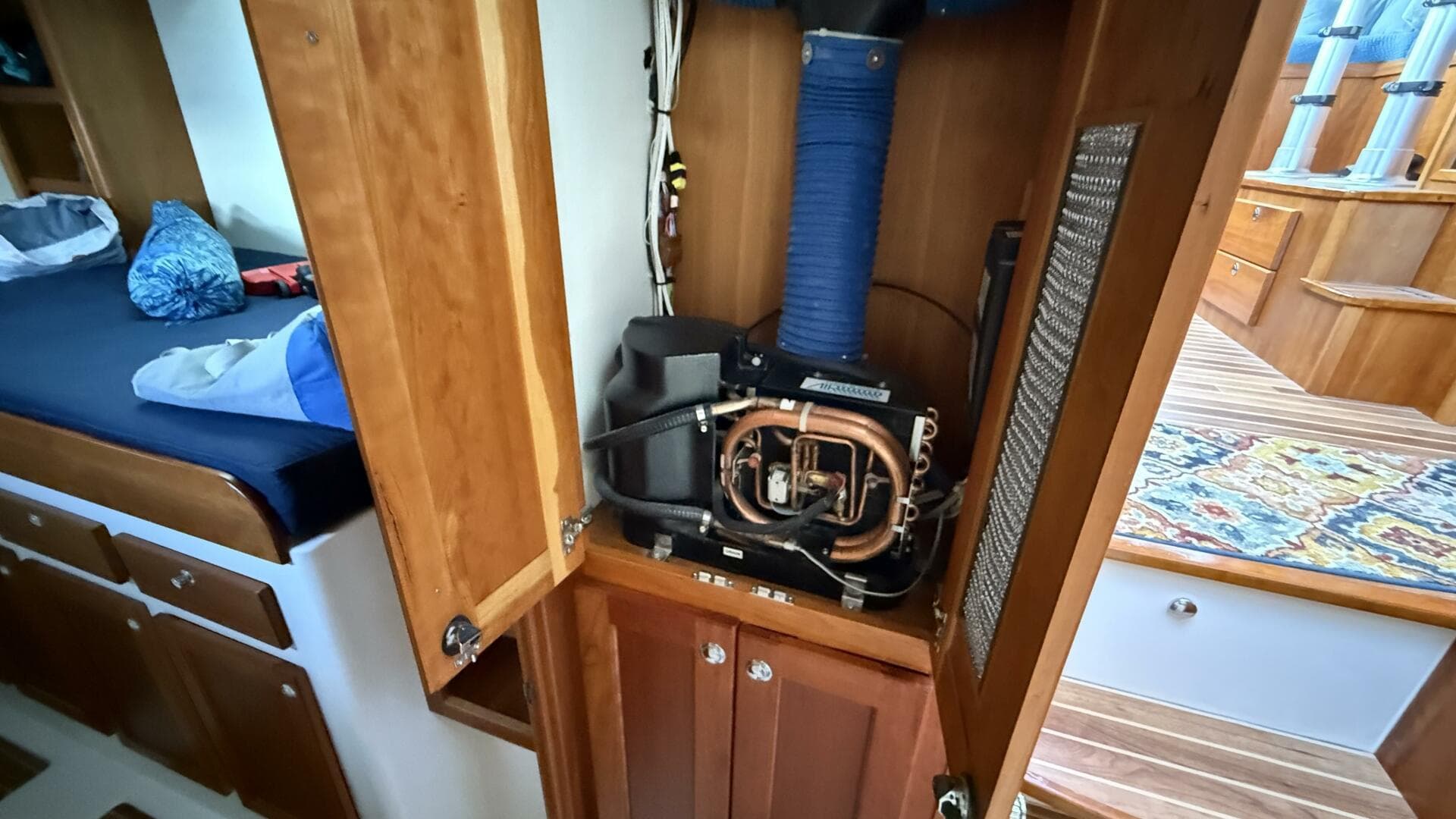 2014 Maine Cat P44