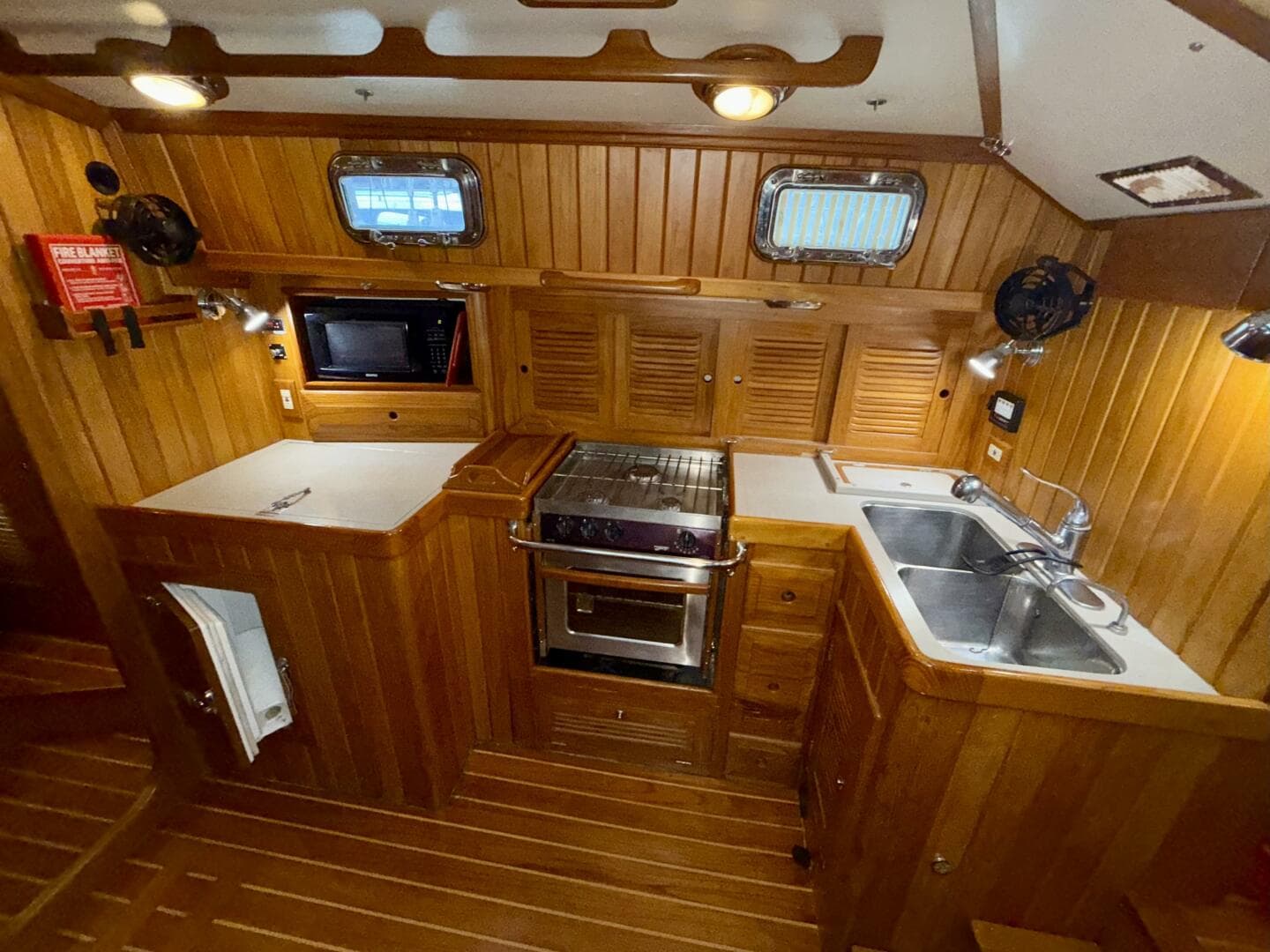 2005 Cabo Rico 42 Pilothouse