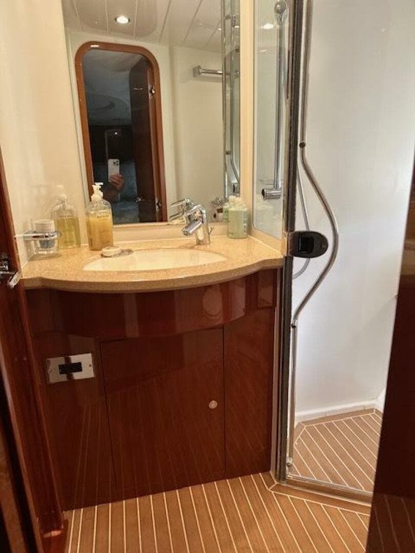 2006 Viking Princess 58V