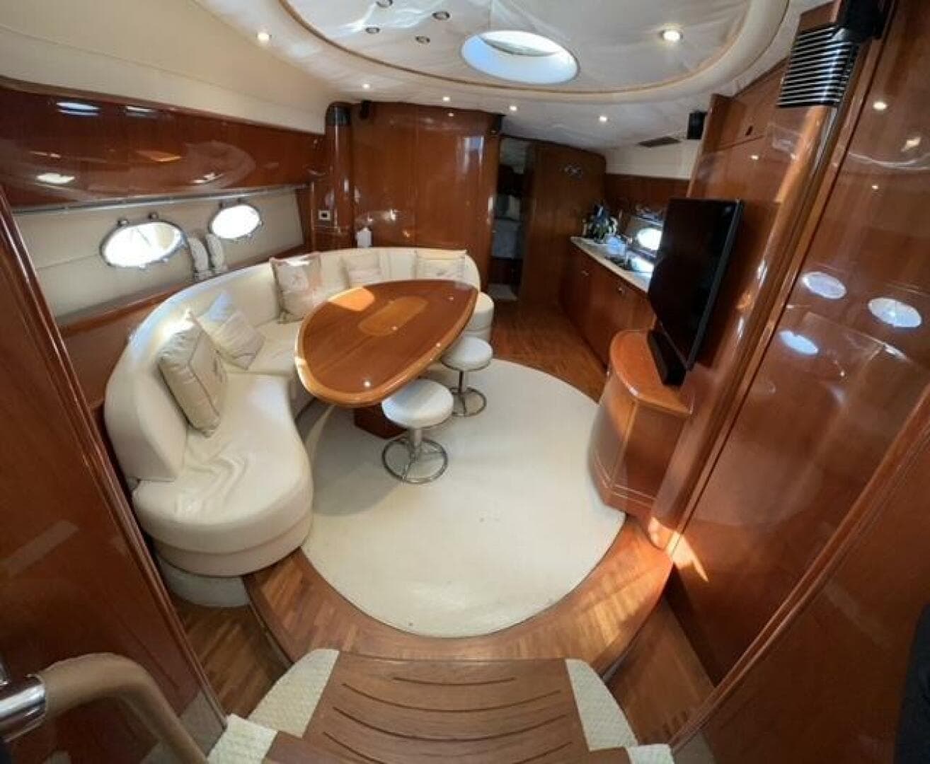 2006 Viking Princess 58V