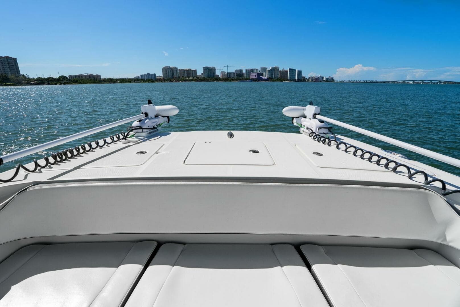 2022 World Cat 400 CC-X - Bow