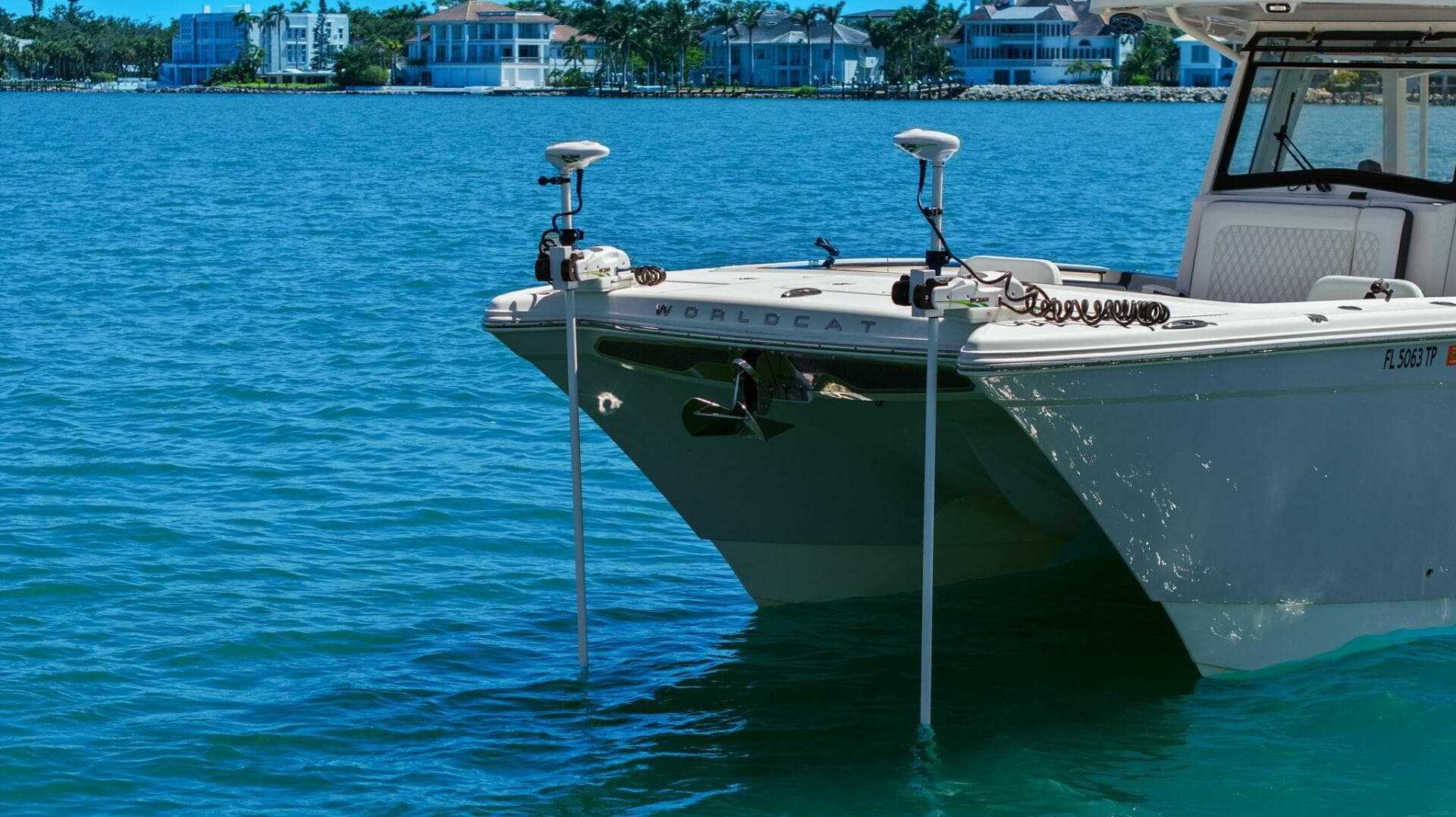 2022 World Cat 400 CC-X - Dual Trolling Motors