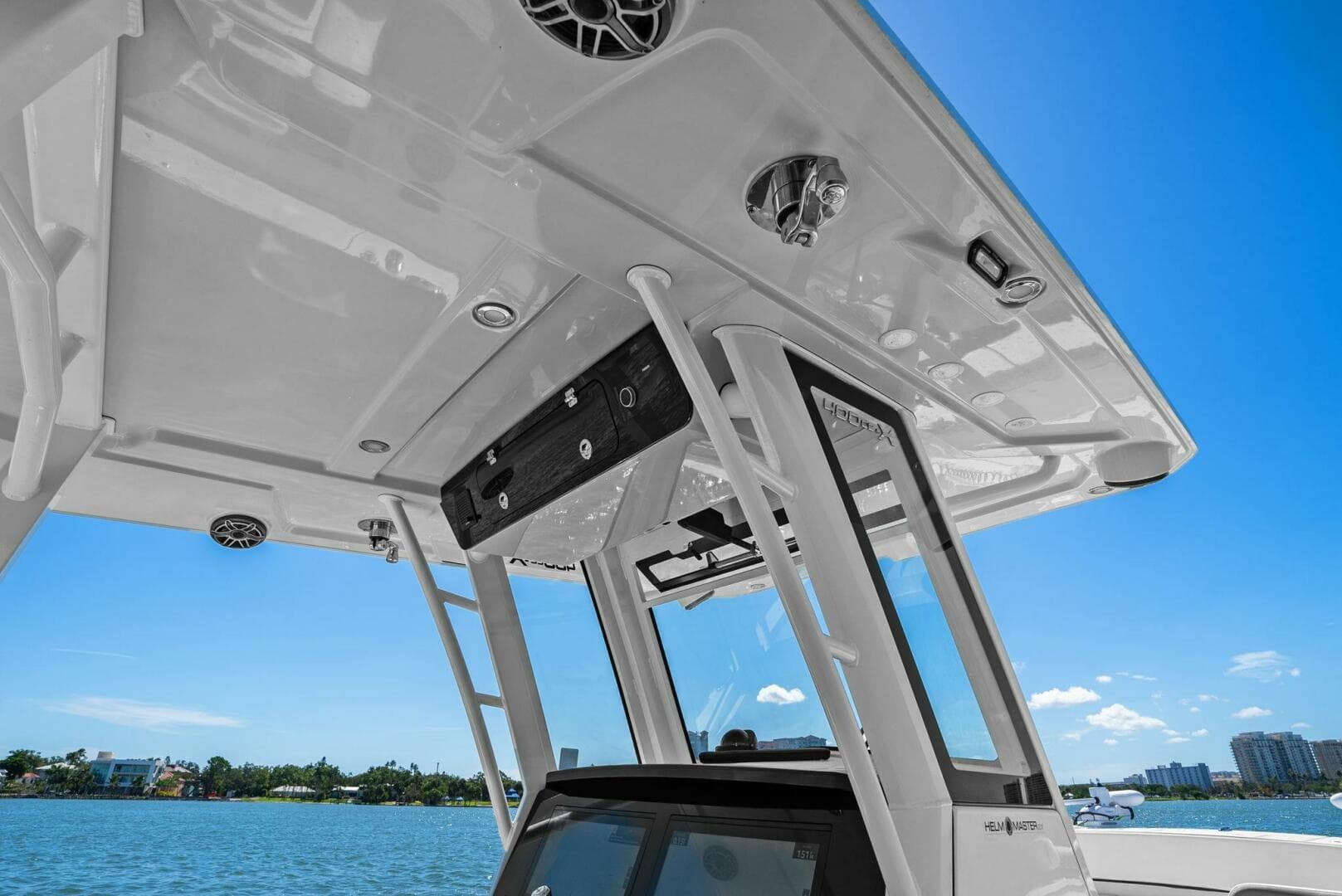 2022 World Cat 400 CC-X - Hardtop