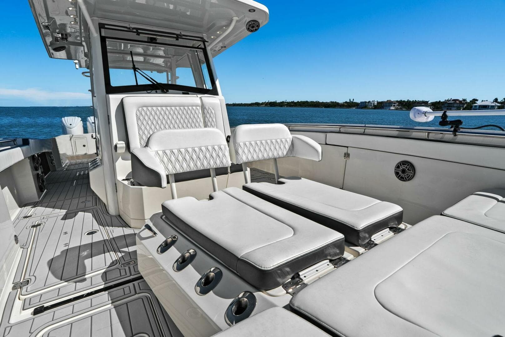 2022 World Cat 400 CC-X - Bow