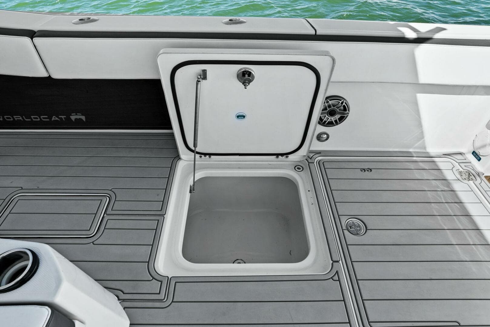 2022 World Cat 400 CC-X - Starboard Side Storage