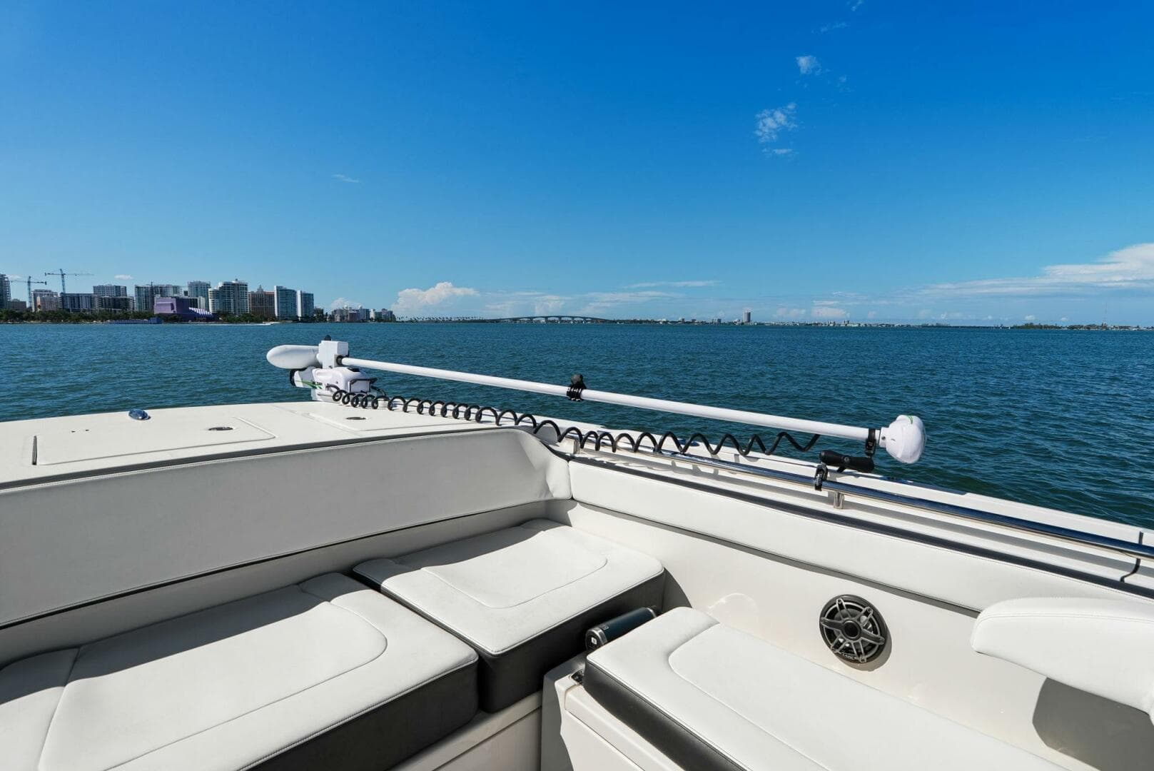 2022 World Cat 400 CC-X - Starboard Side Trolling Motor