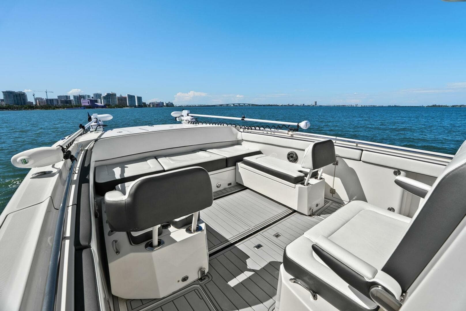 2022 World Cat 400 CC-X - Bow