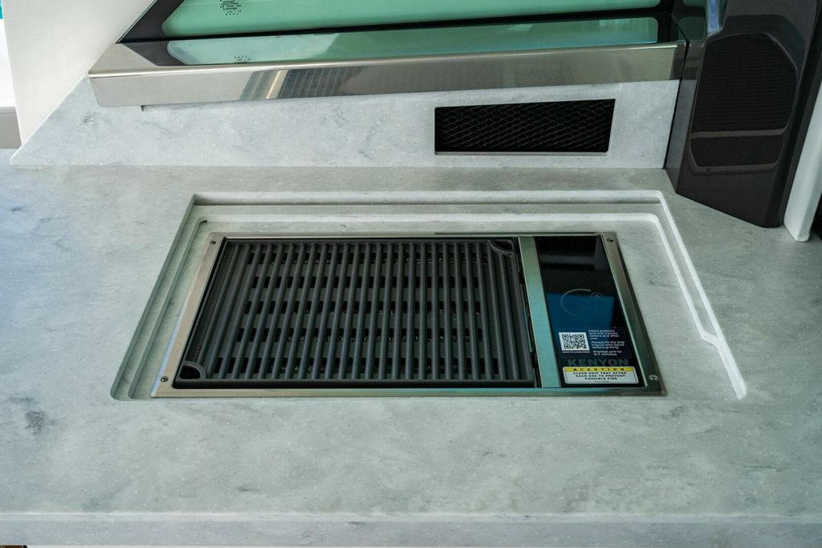 2025 Tiara Yachts 48 LS