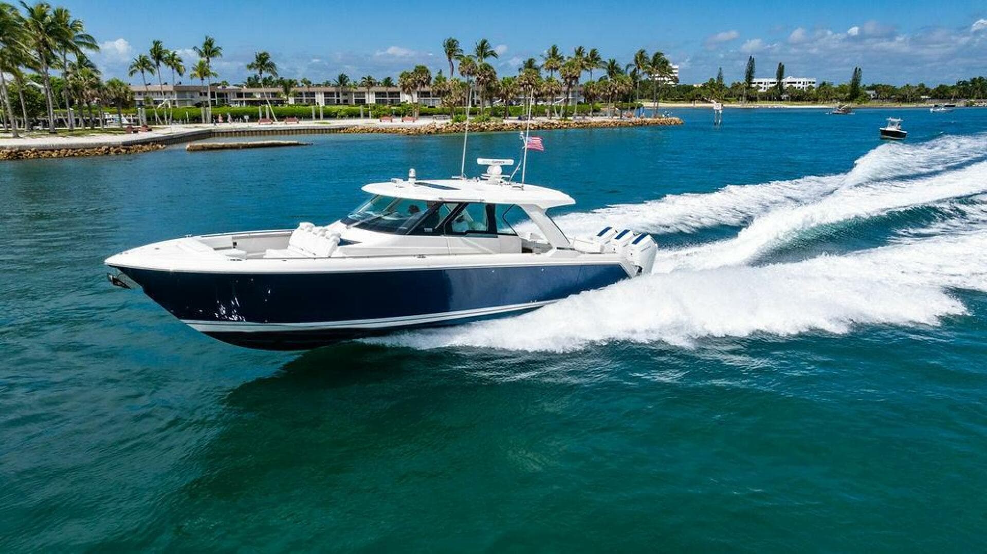2025 Tiara Yachts 48 LS