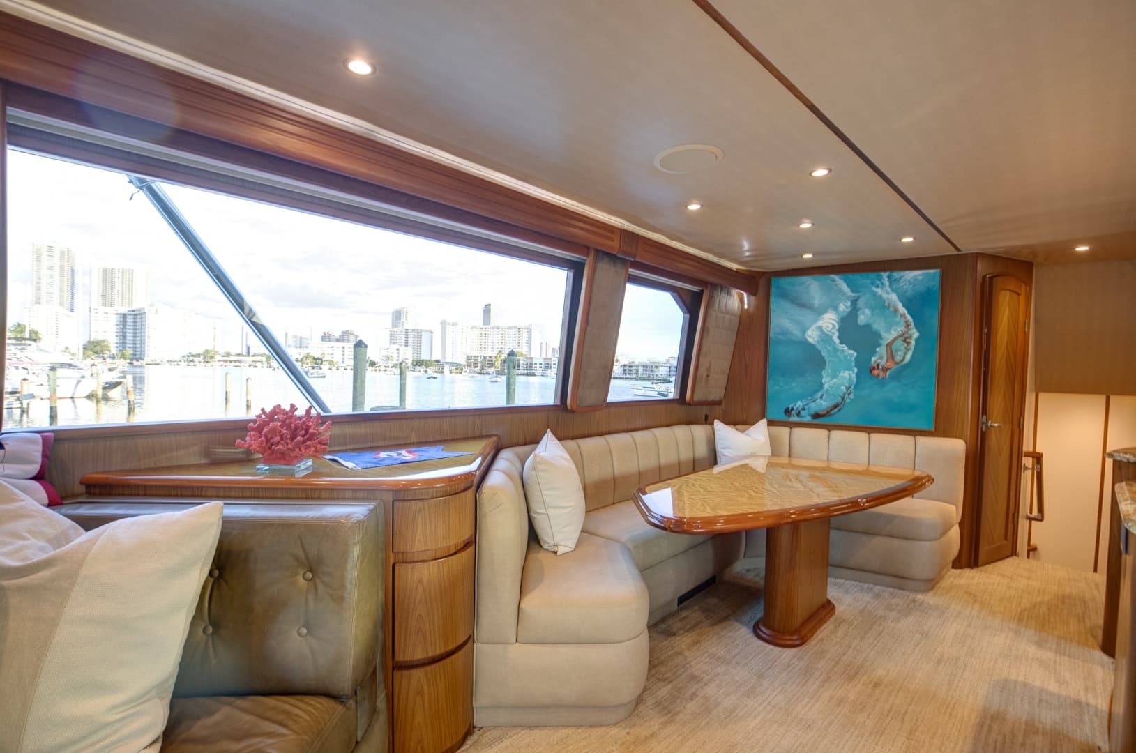 Viking 82 - Done Deal - Dinette