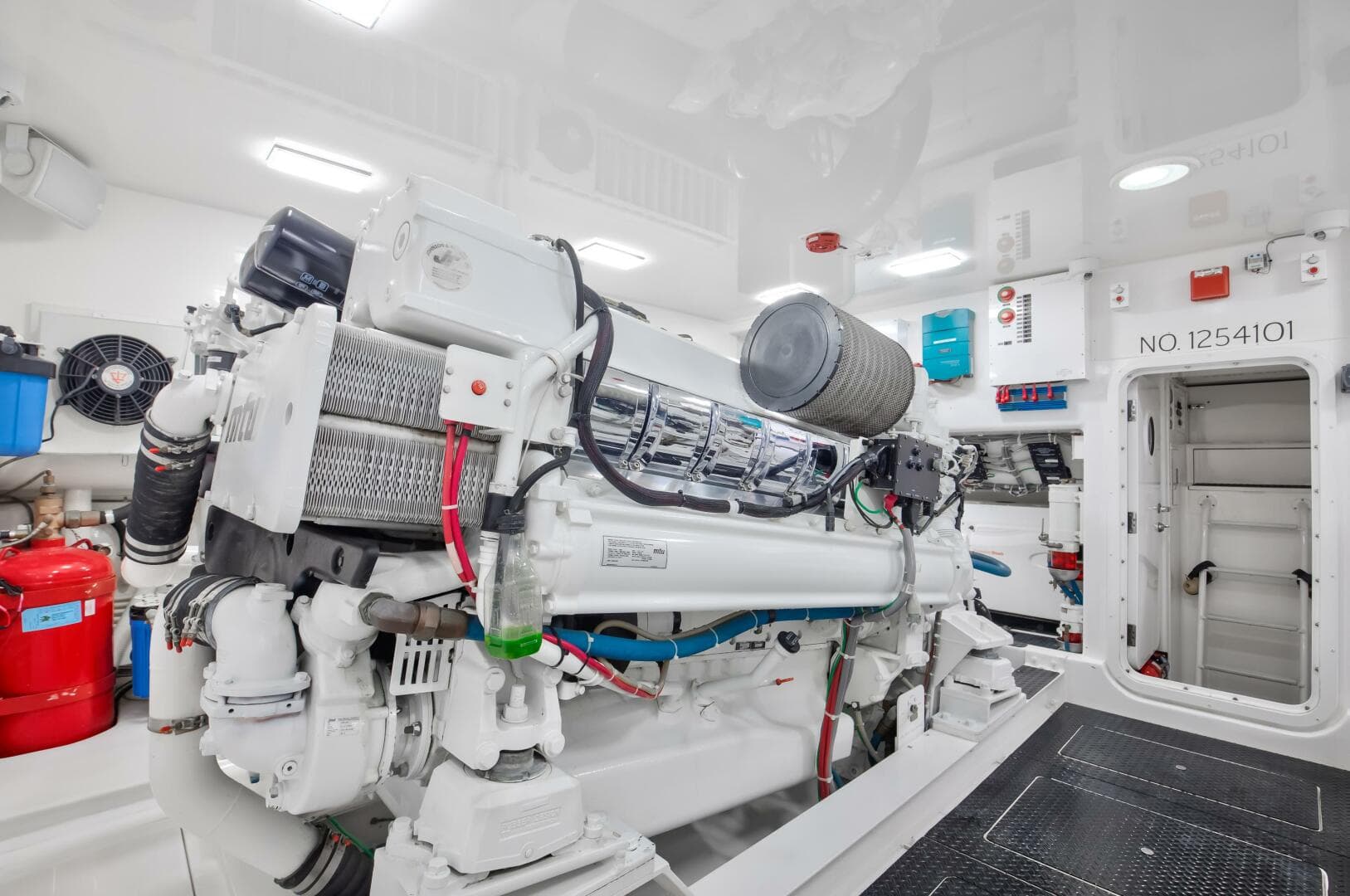 2010 Viking 82 Convertible