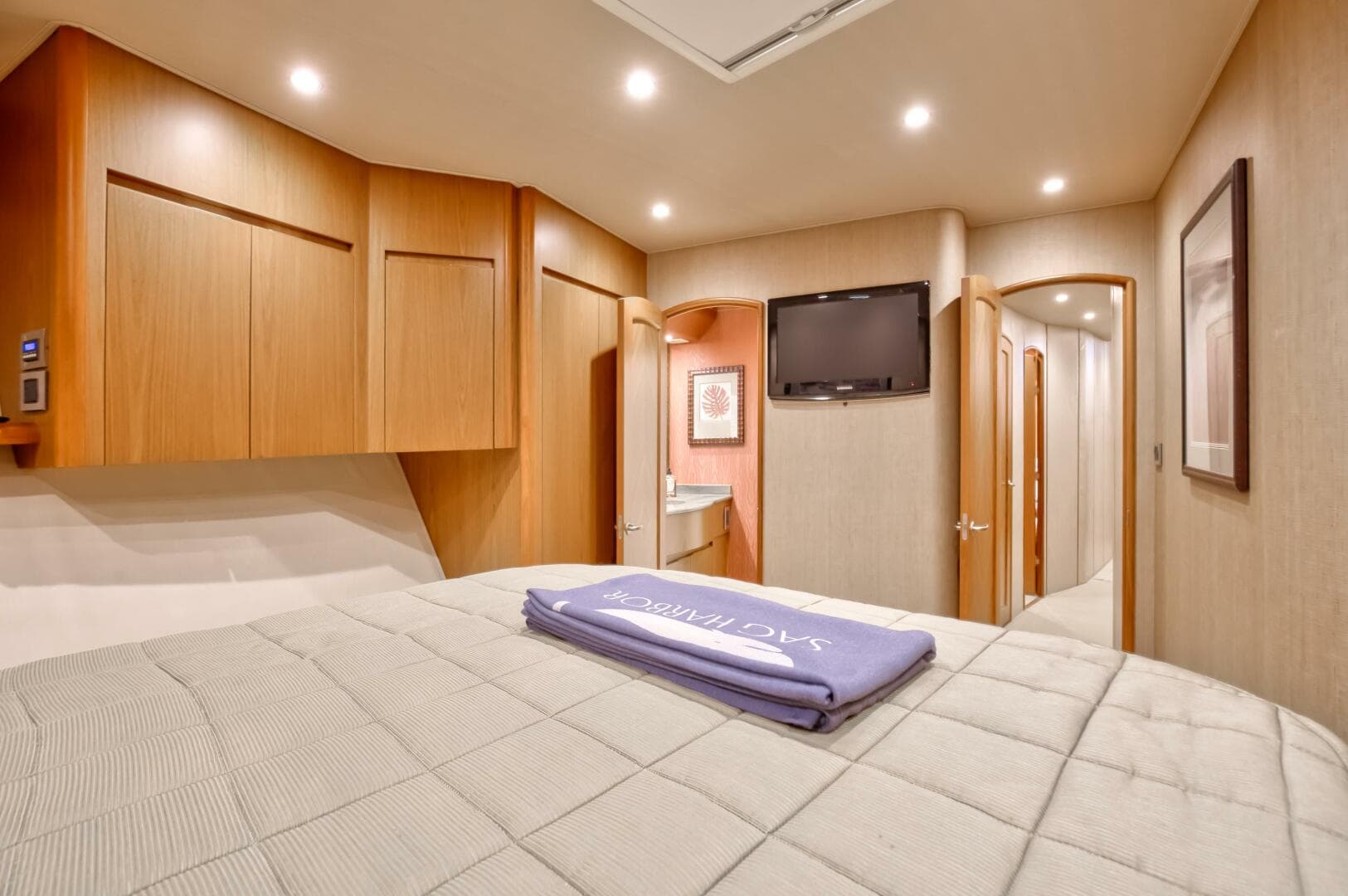 2010 Viking 82 Convertible