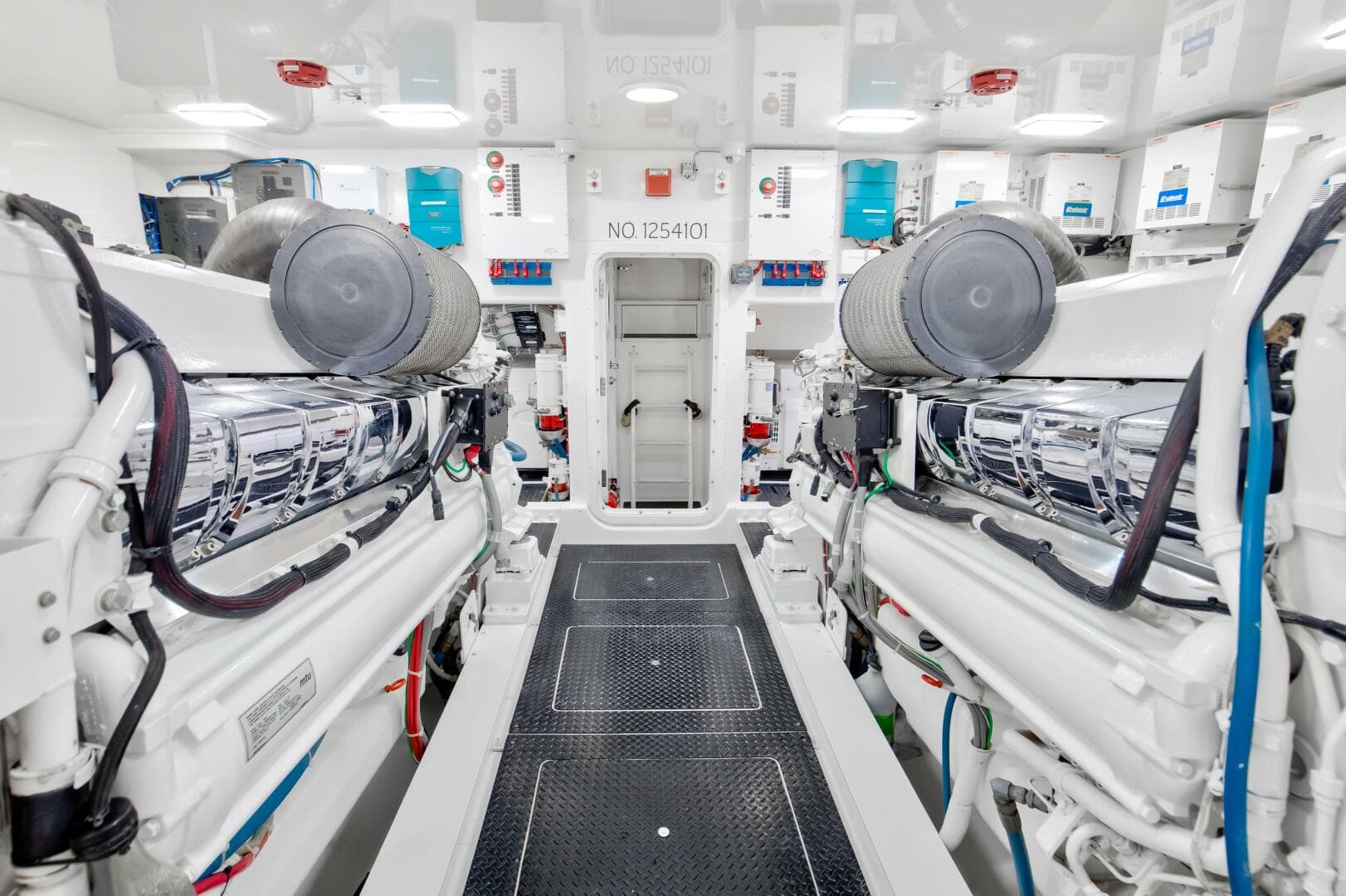 2010 Viking 82 Convertible