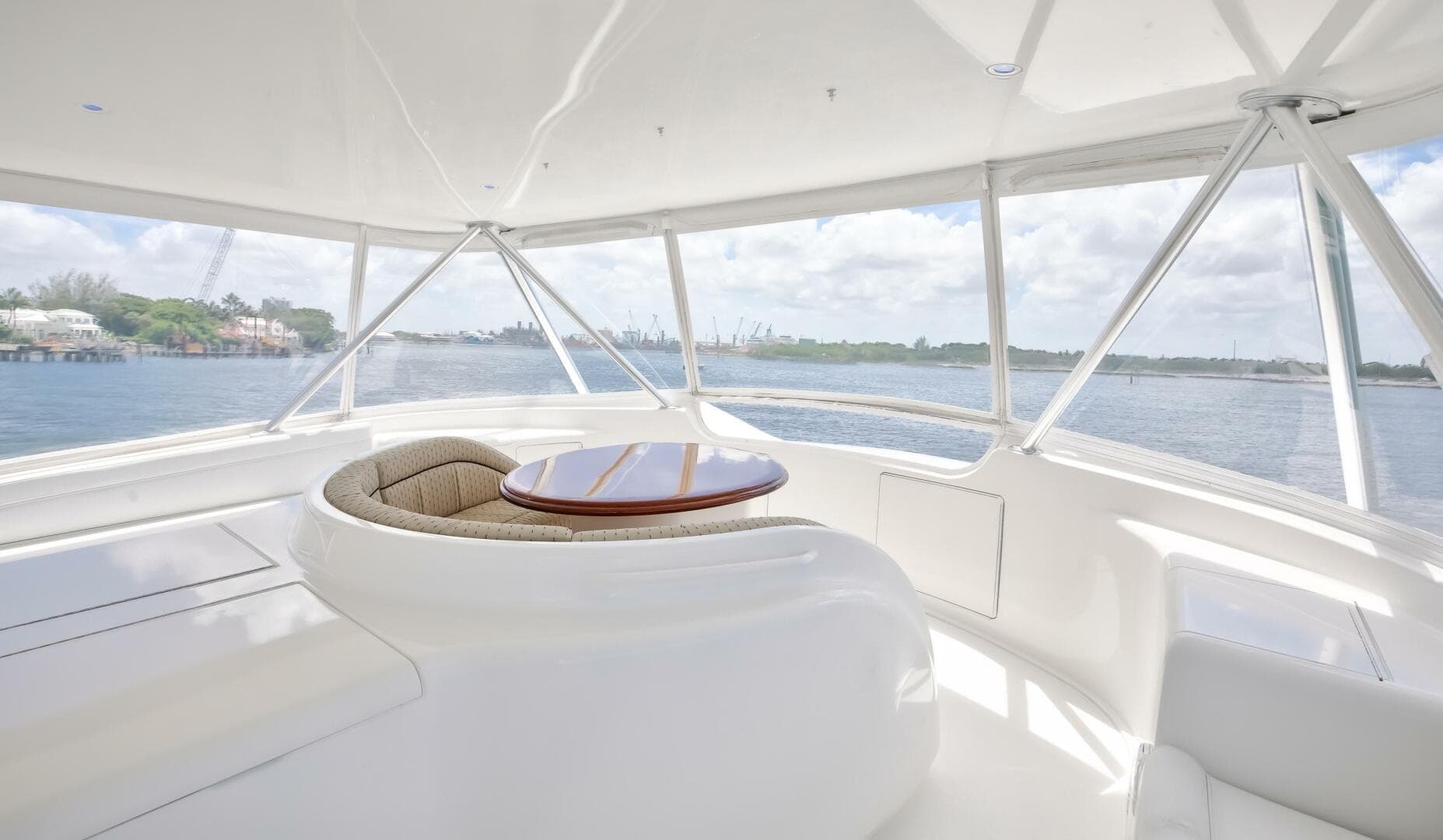 2010 Viking 82 Convertible