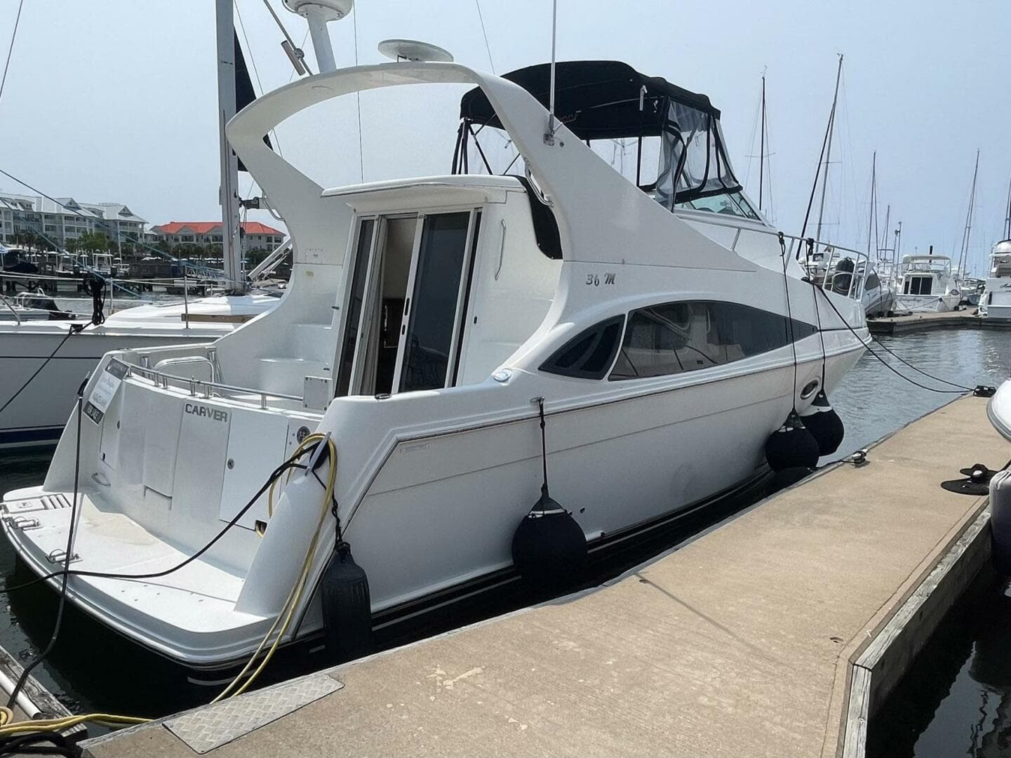 2006 Carver 36 Mariner