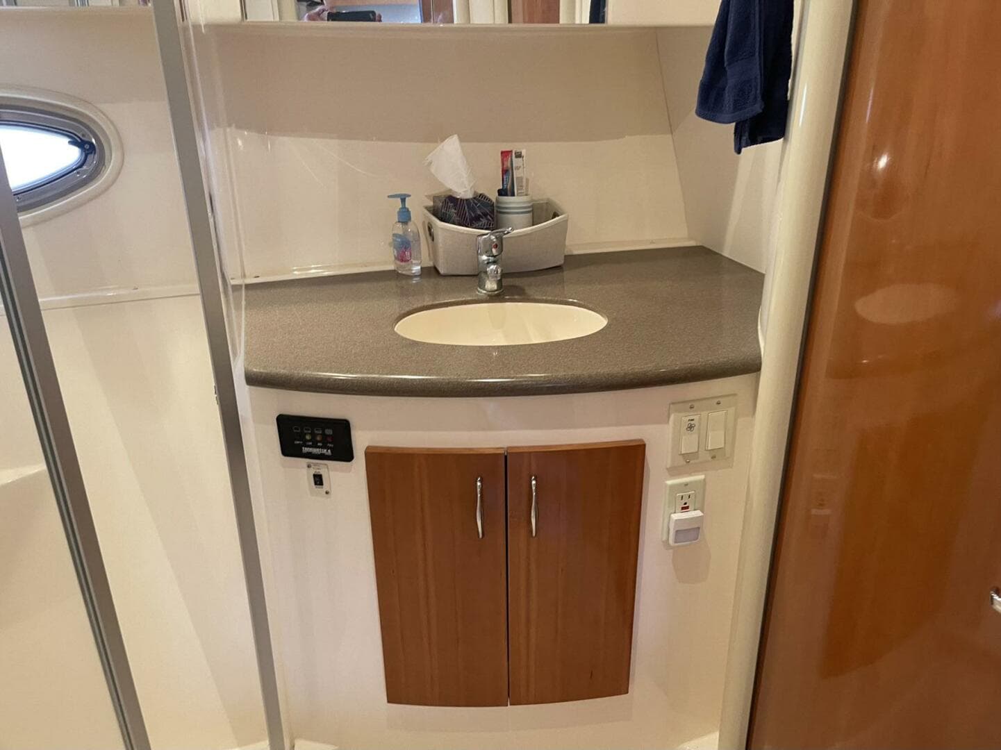 2006 Carver 36 Mariner