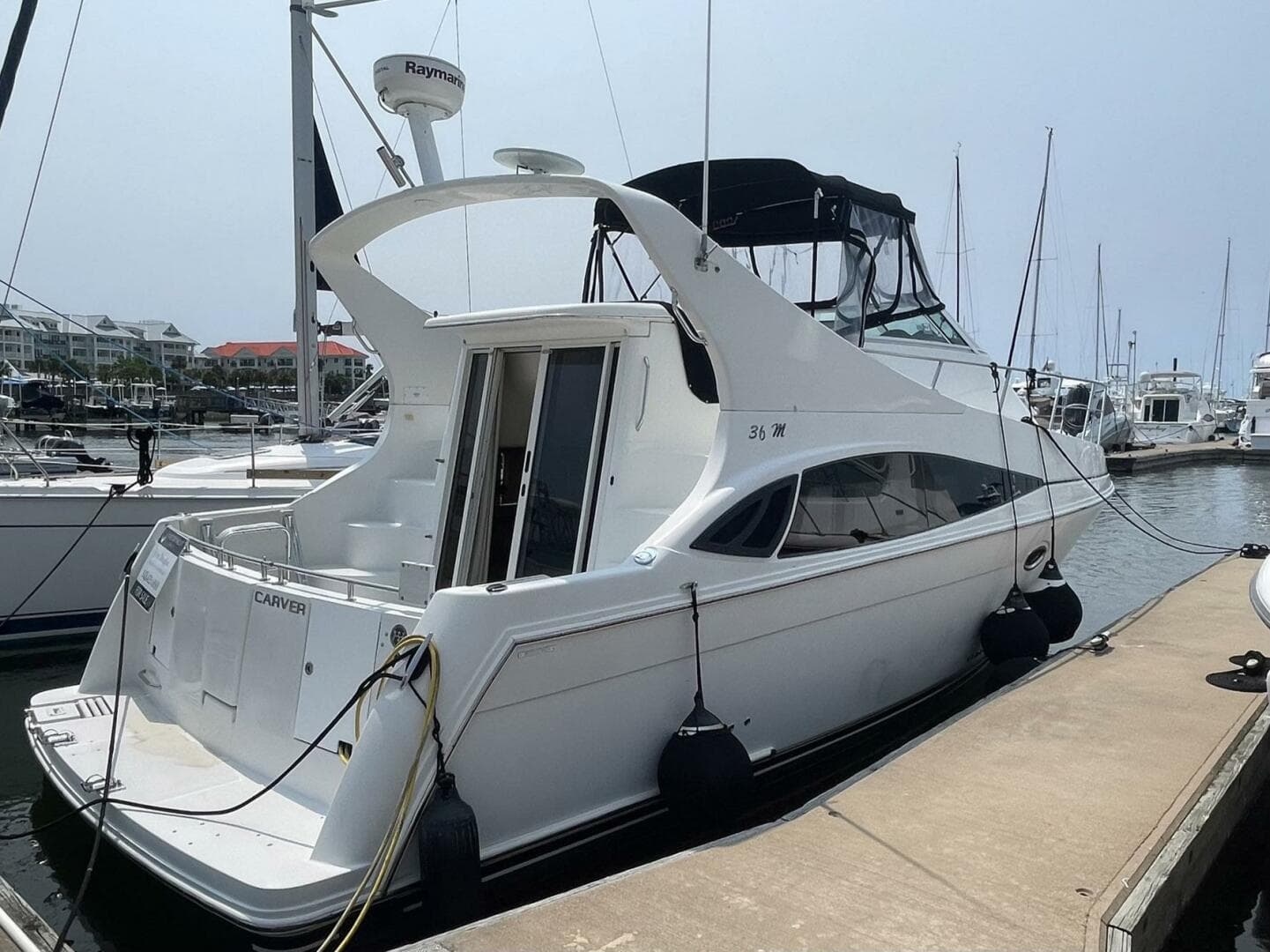2006 Carver 36 Mariner