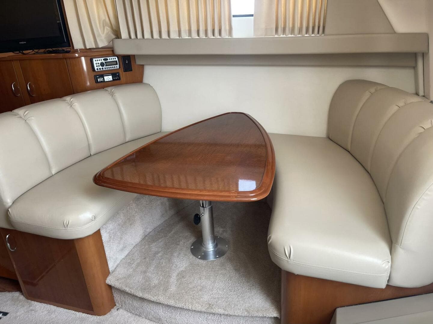 2006 Carver 36 Mariner