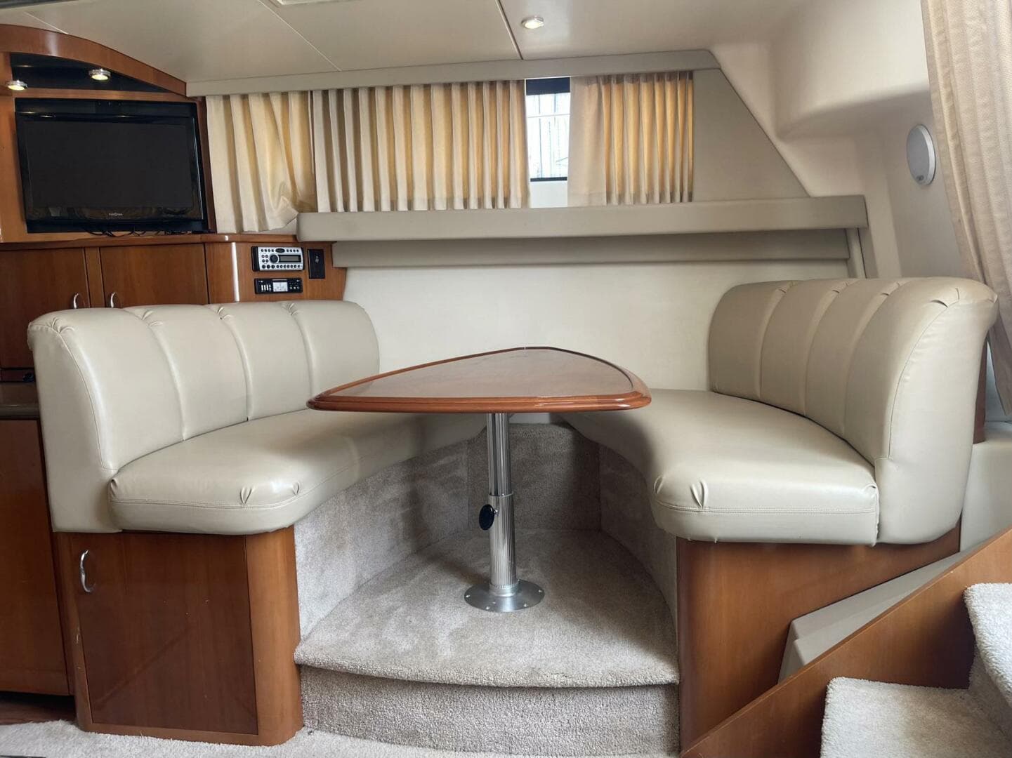 2006 Carver 36 Mariner