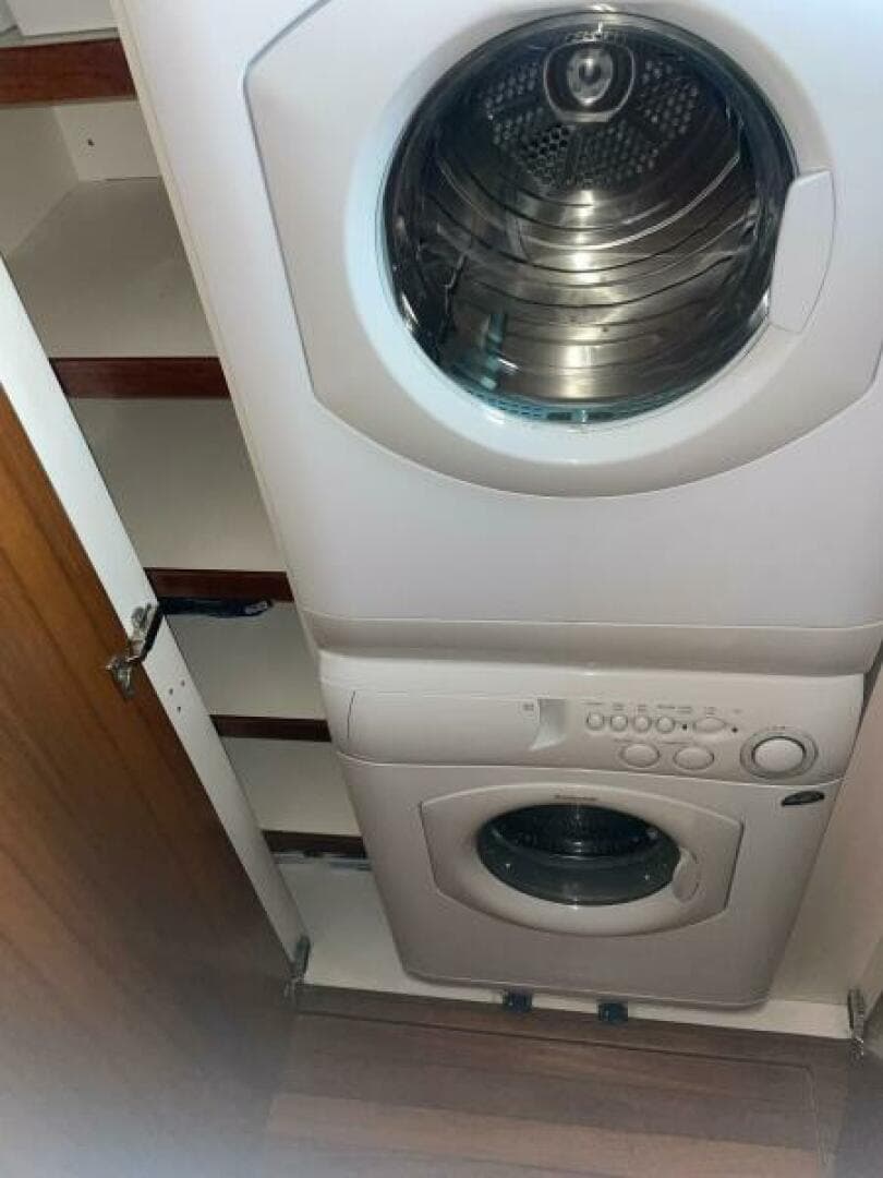 2008 58 Tiara Yachts Sovran - Dreamscape - Washer/ Dryer