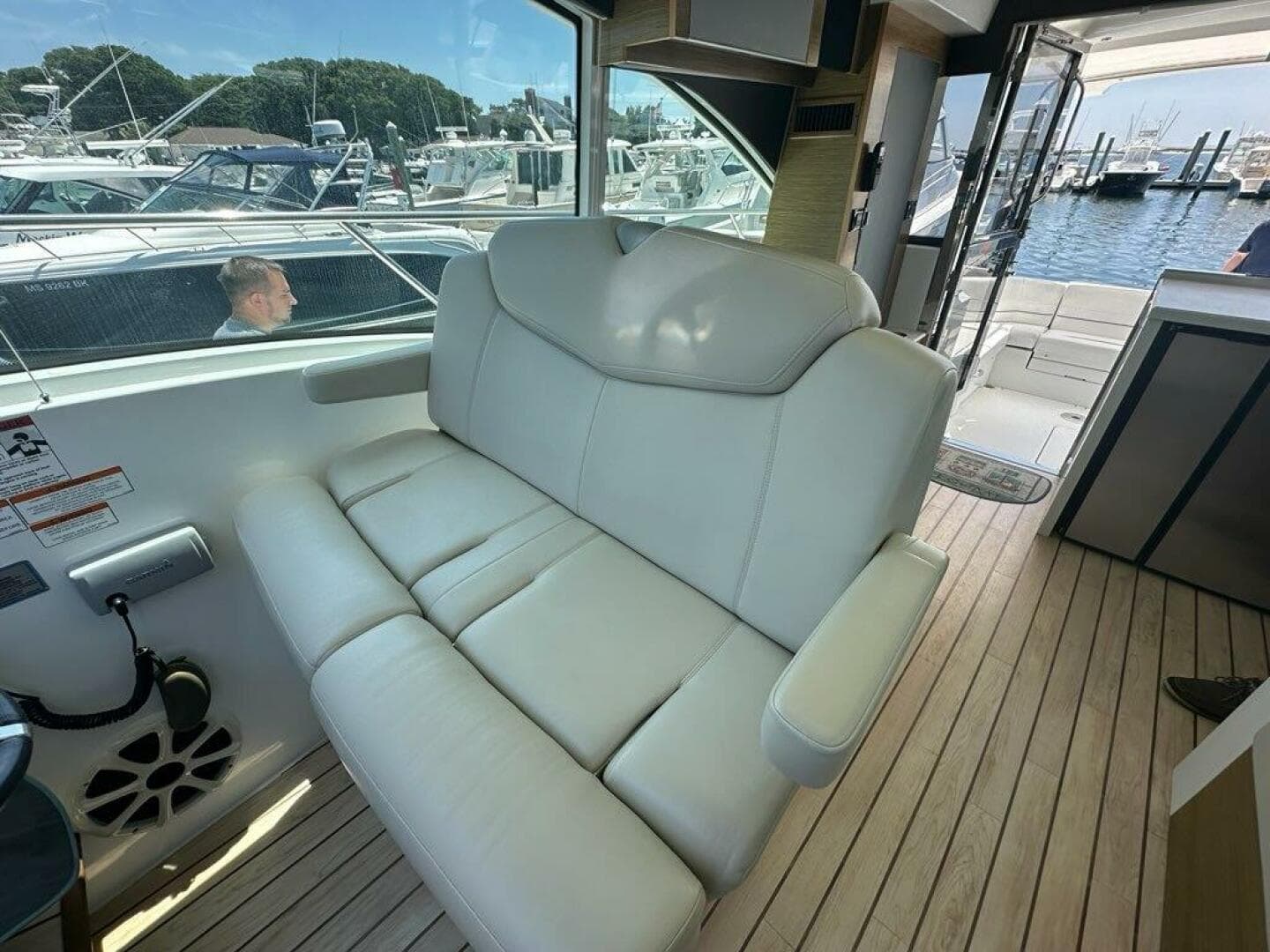2015 Cruisers Yachts Cantius