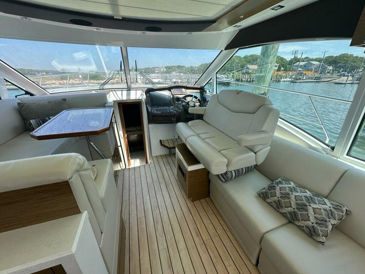2015 Cruisers Yachts Cantius