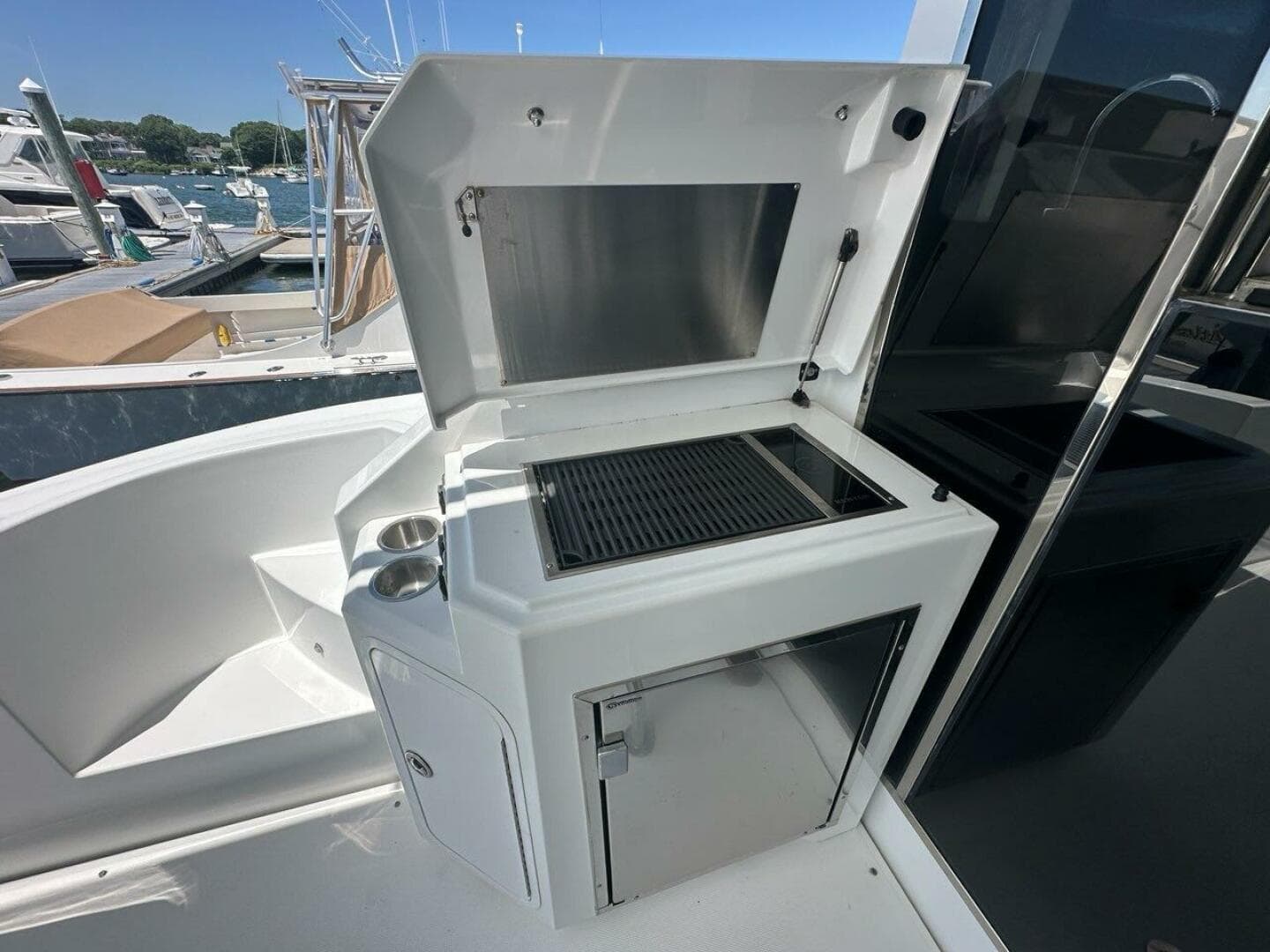 2015 Cruisers Yachts Cantius