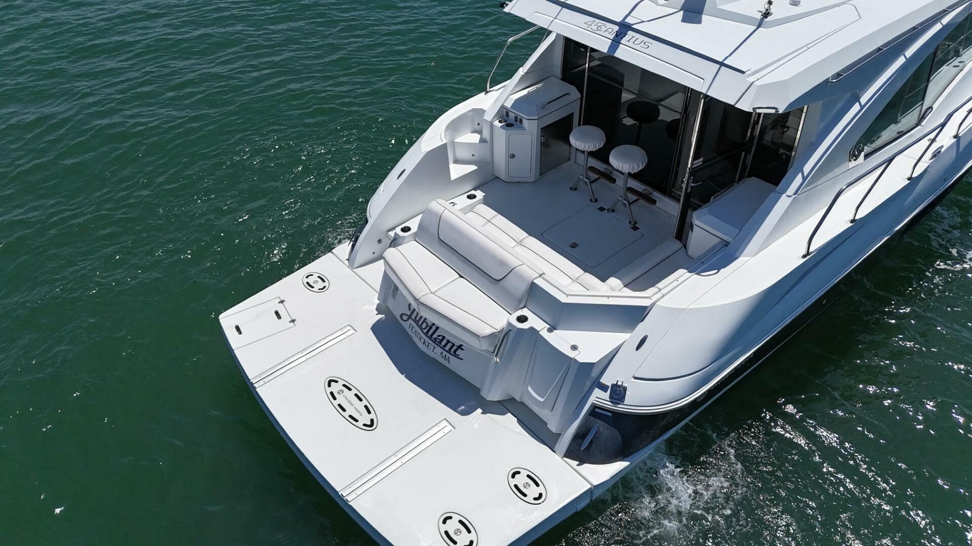 2015 Cruisers Yachts Cantius