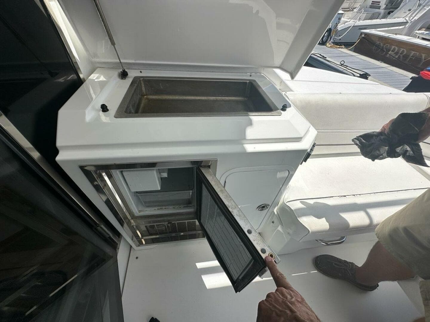 2015 Cruisers Yachts Cantius