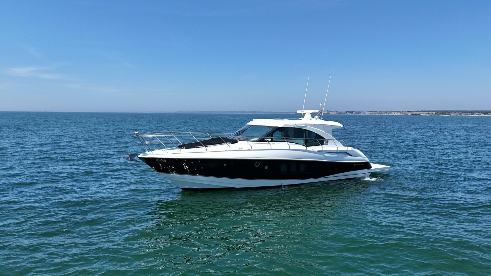 2015 Cruisers Yachts Cantius