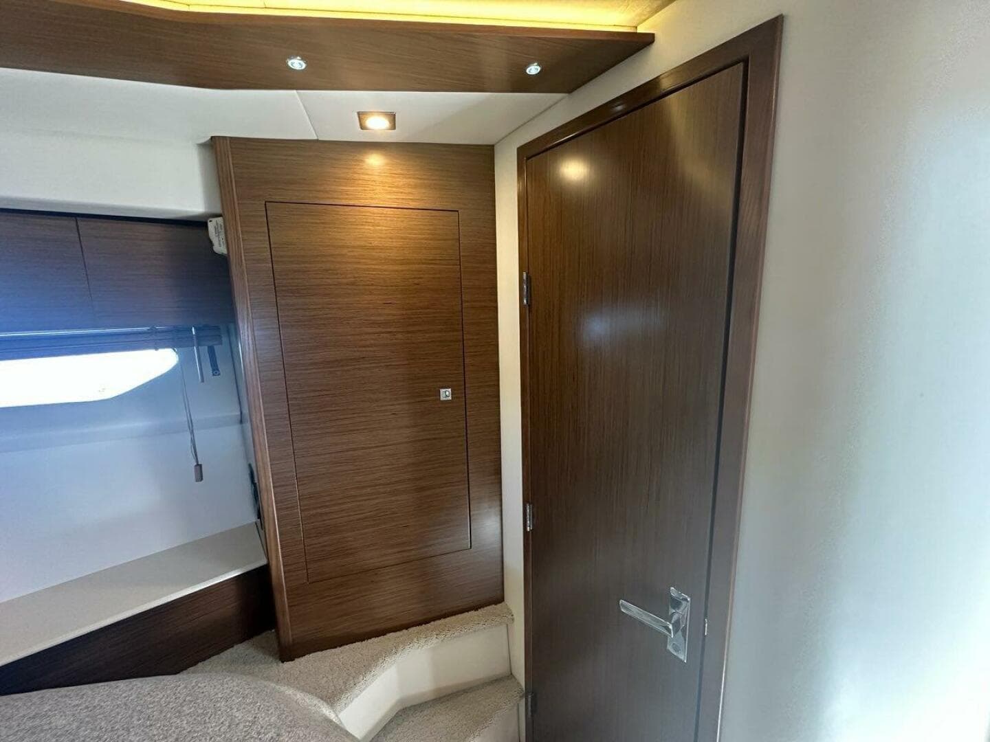 2015 Cruisers Yachts Cantius