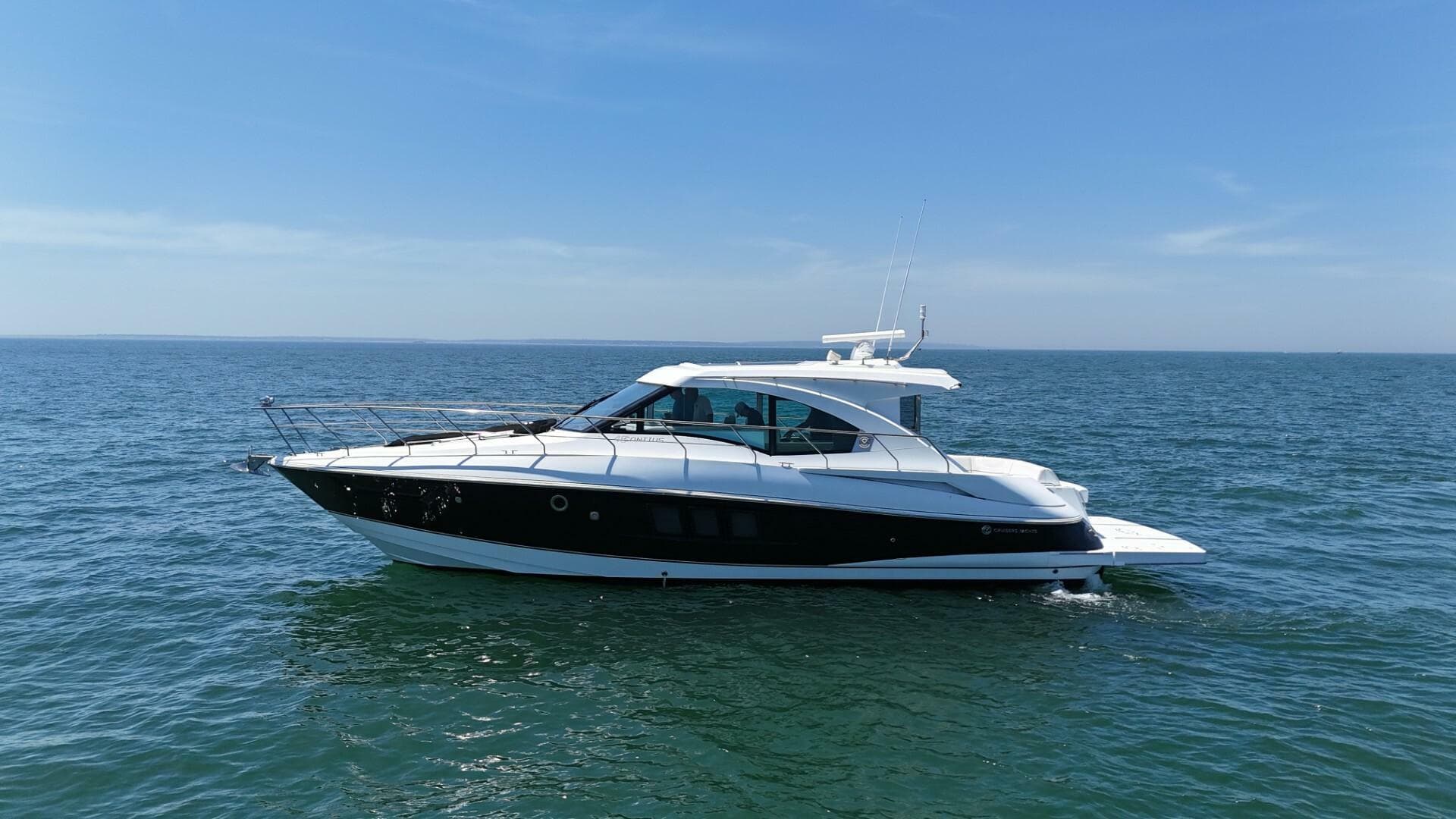 2015 Cruisers Yachts Cantius
