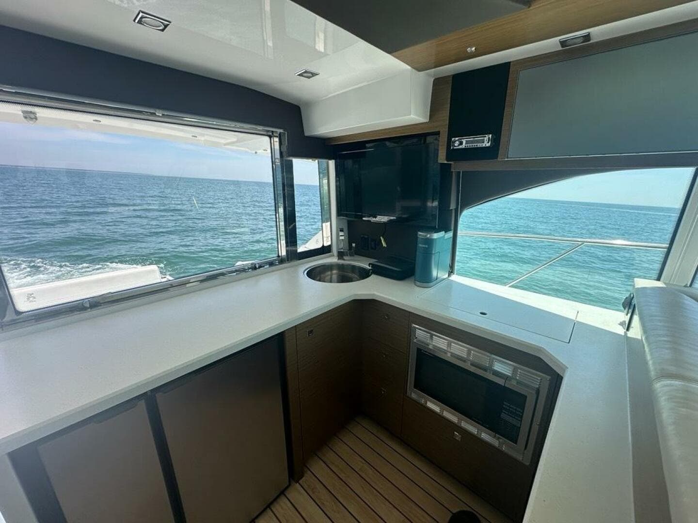 2015 Cruisers Yachts Cantius