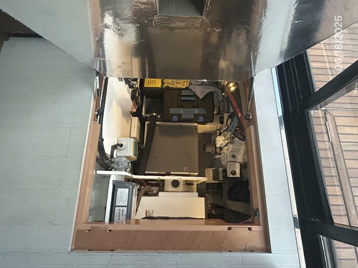 42' Prestige engine room access2