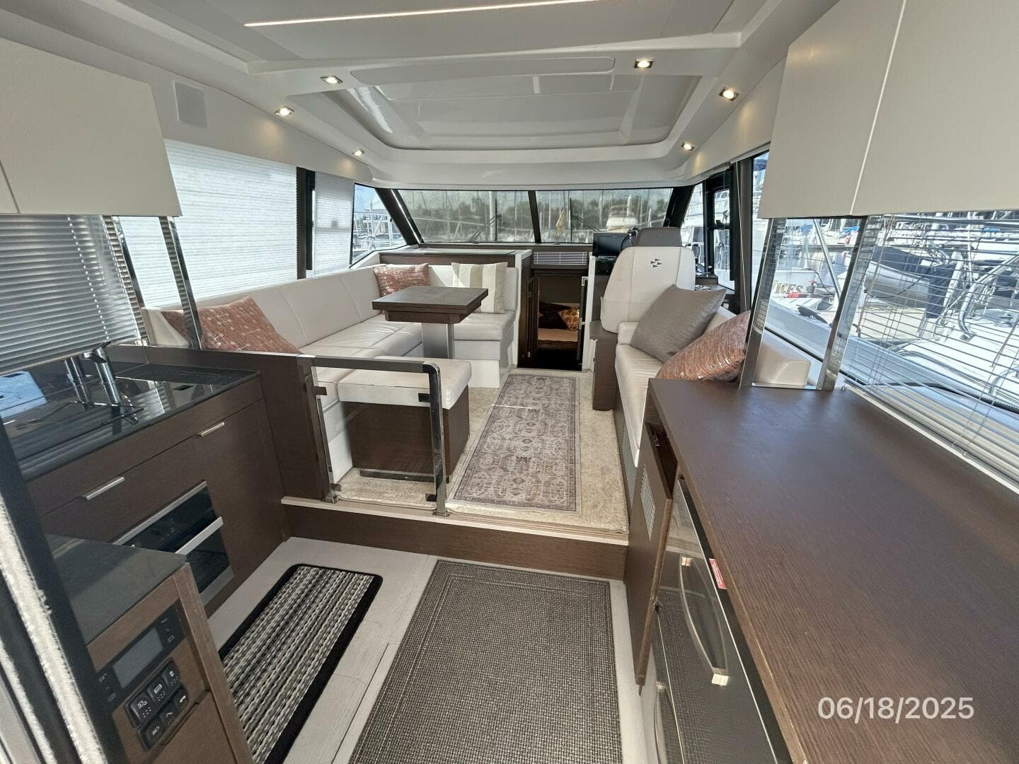 42' Prestige salon forward