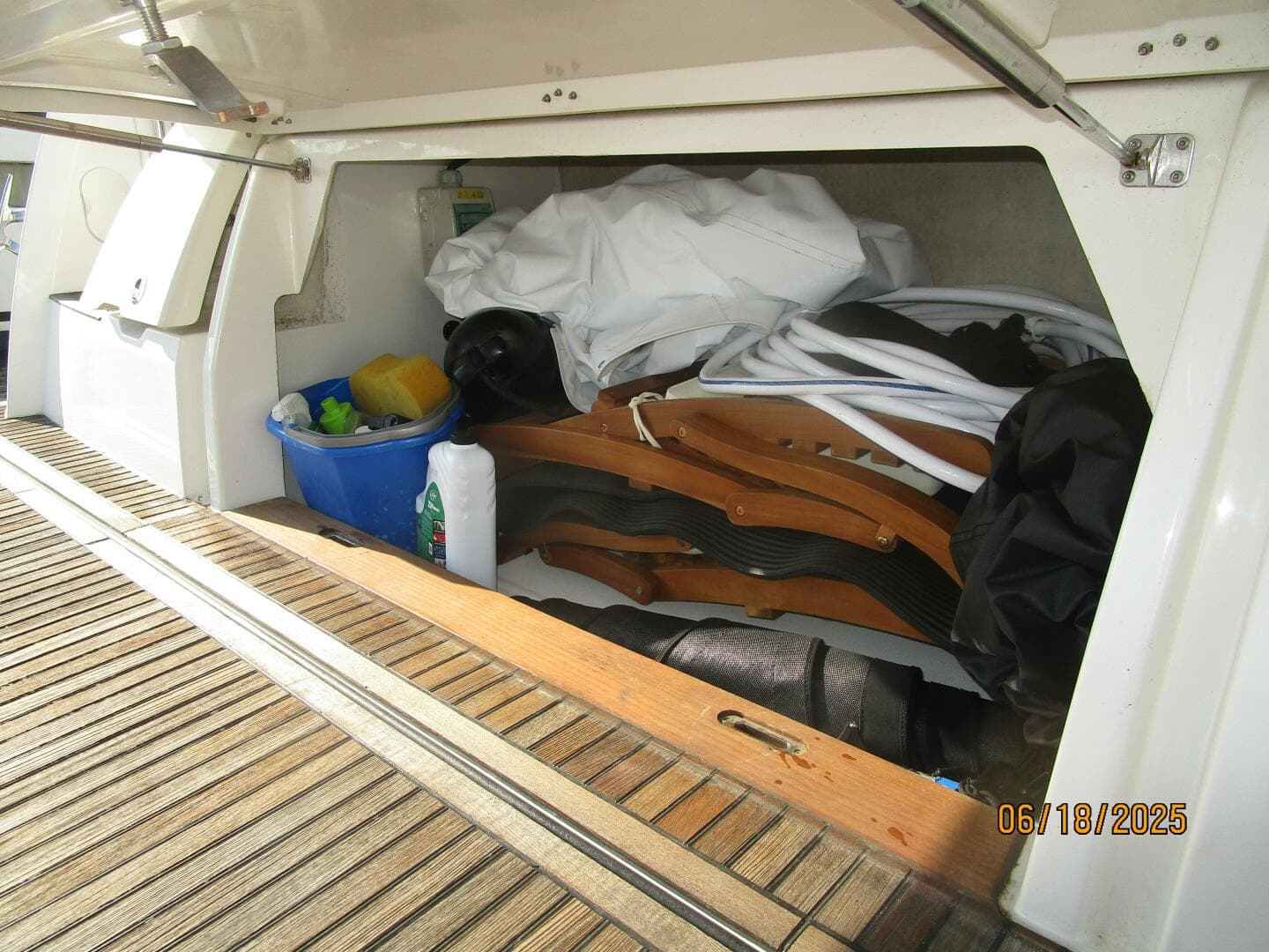 42' Prestige transom storage