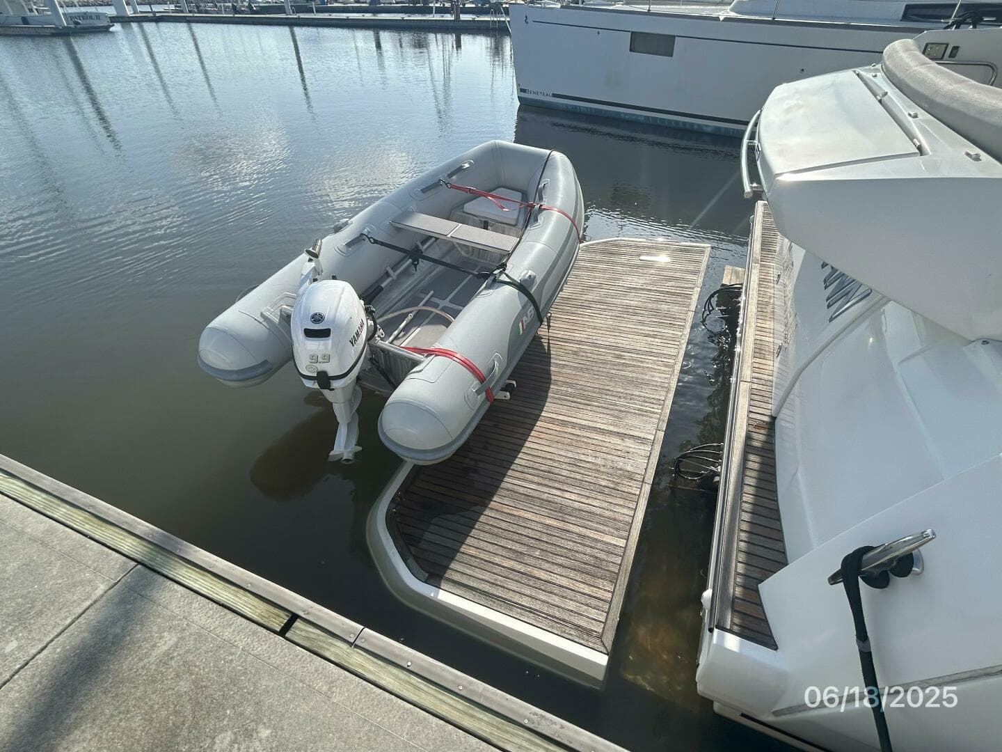 42' Prestige swimplatform lowered