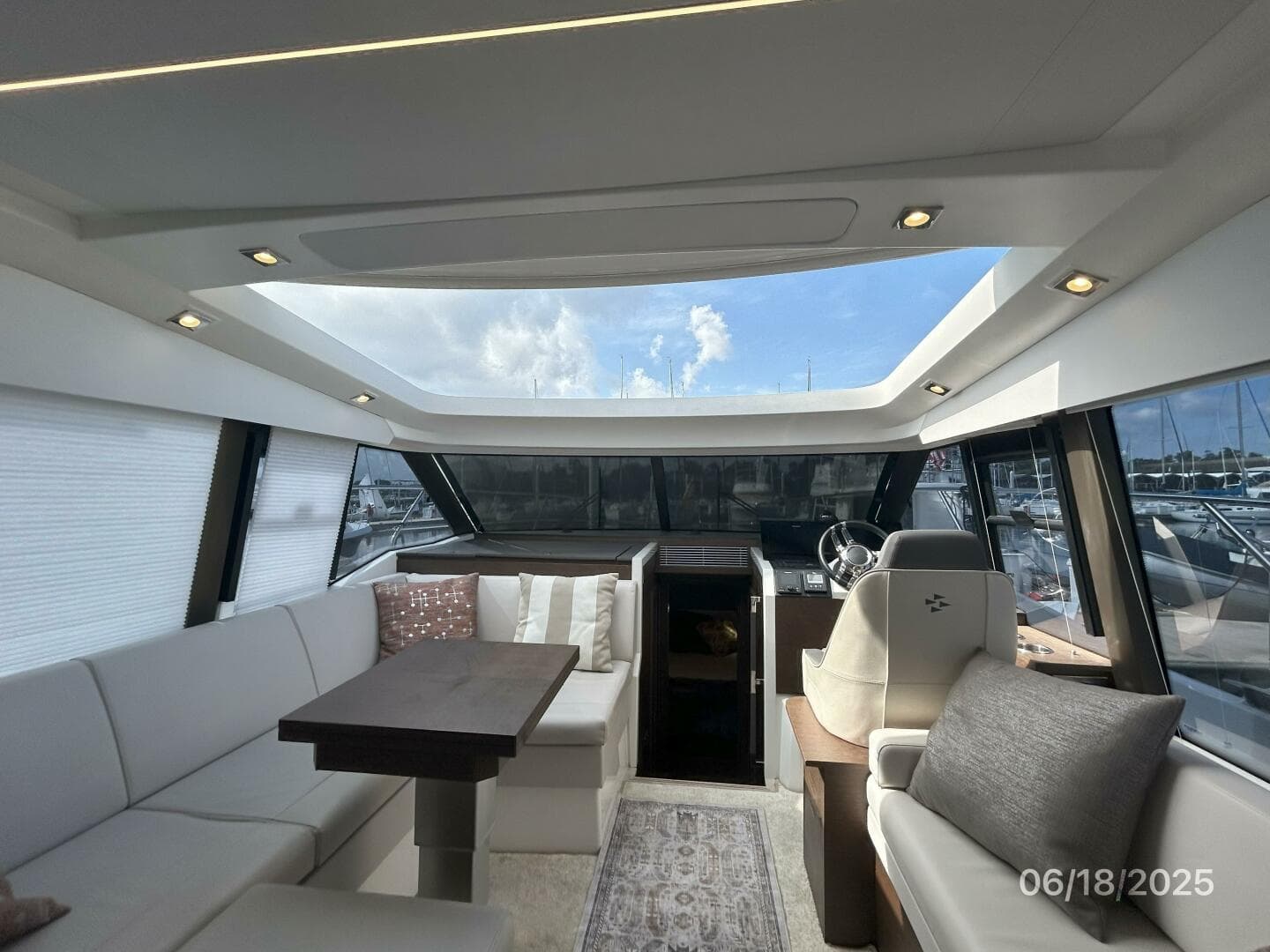 42' Prestige salon sunroof