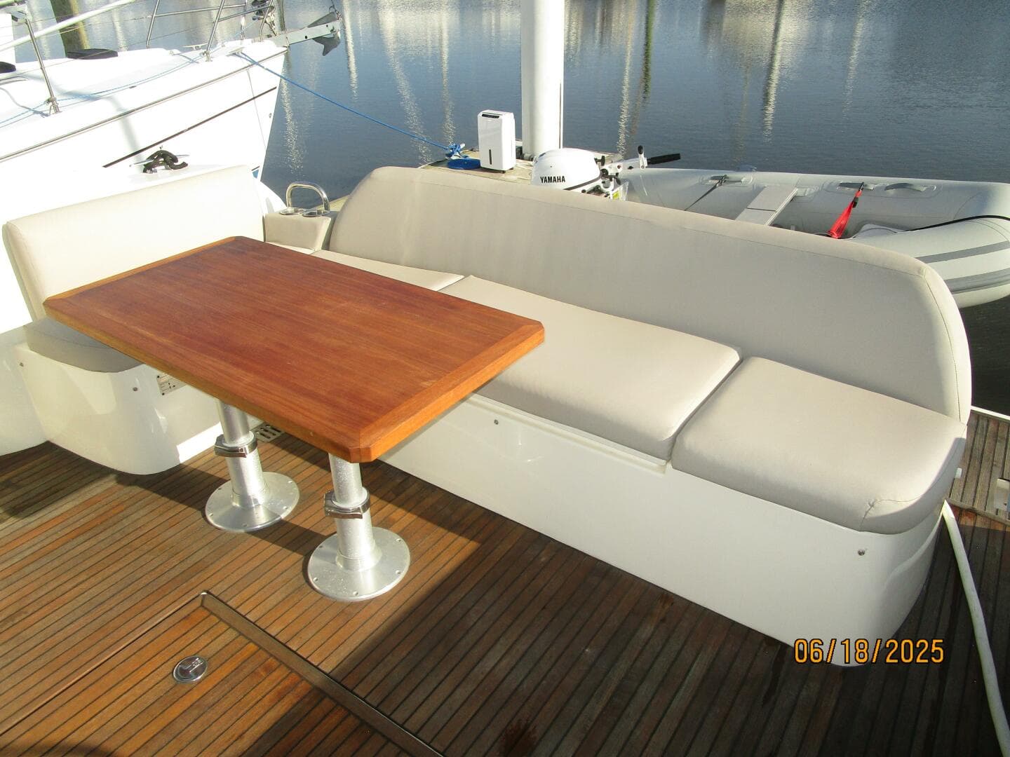 42' Prestige aftdeck seating1