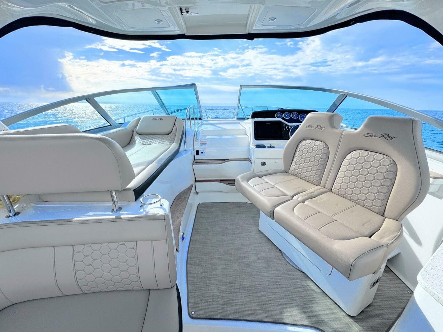 2019 Sea Ray 350 Sundancer