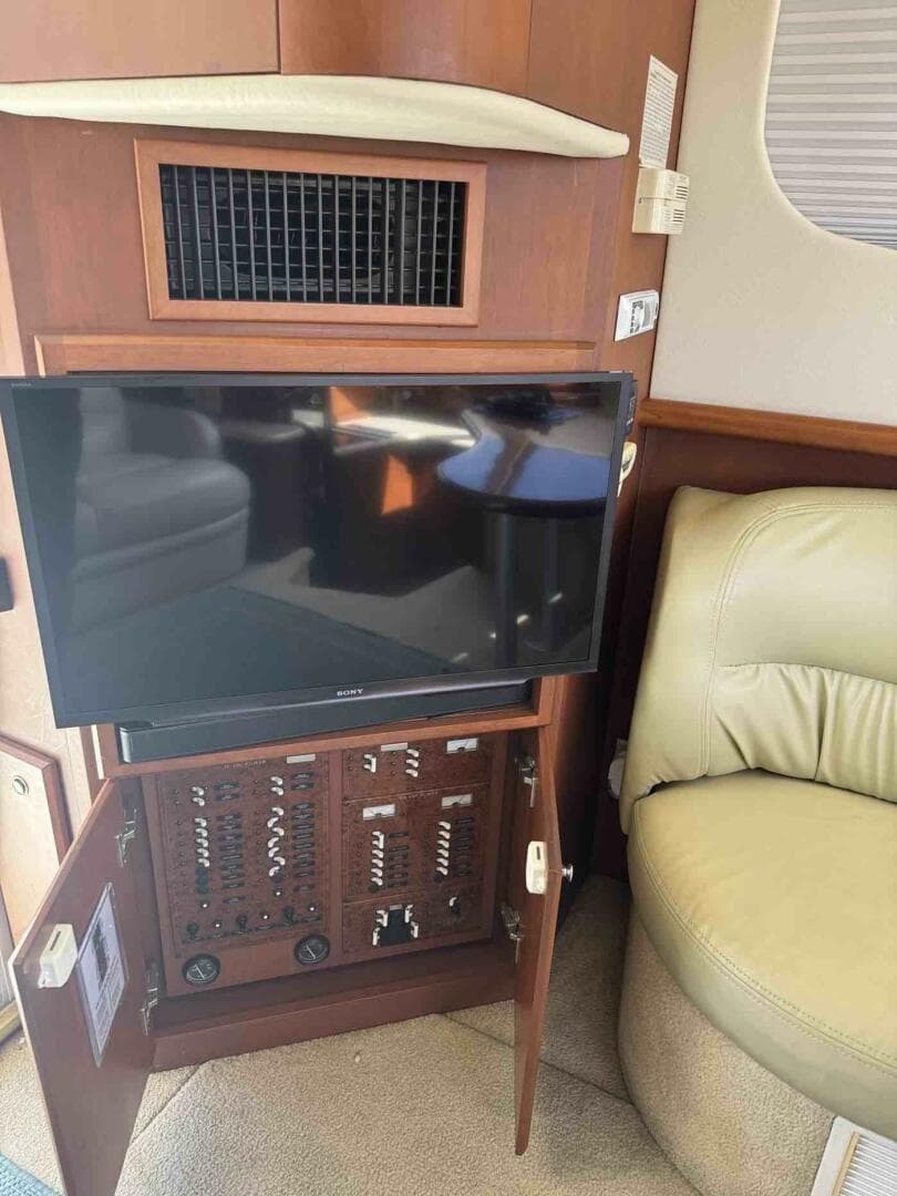 34c Silverton salon TV/Electrical panel