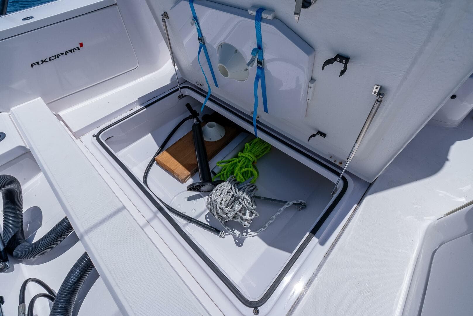 2022 Axopar 28 T-Top Brabus